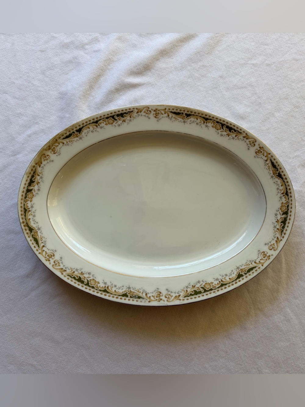 Signature Collection Queen Anne Oval White Porcelain Oval Serving Platter